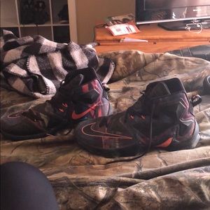 Lebron 13’s size 12 hardly worn in good condition